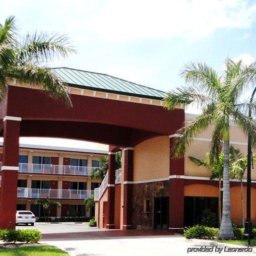 Hotel And Lounge